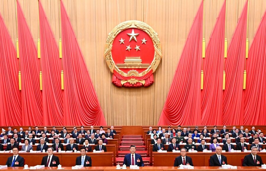 十四届天下人大四次聚会在京开幕 习近一律在主席台就座